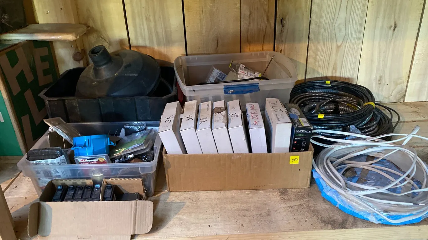 LARGE ASSORTMENT OF ELECTRICAL SUPPLIES