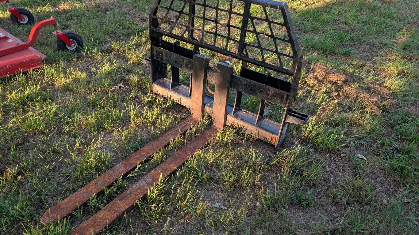 JOHN DEERE PALLET FORKS