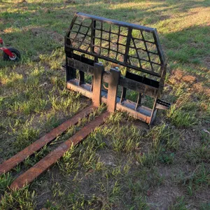 JOHN DEERE PALLET FORKS