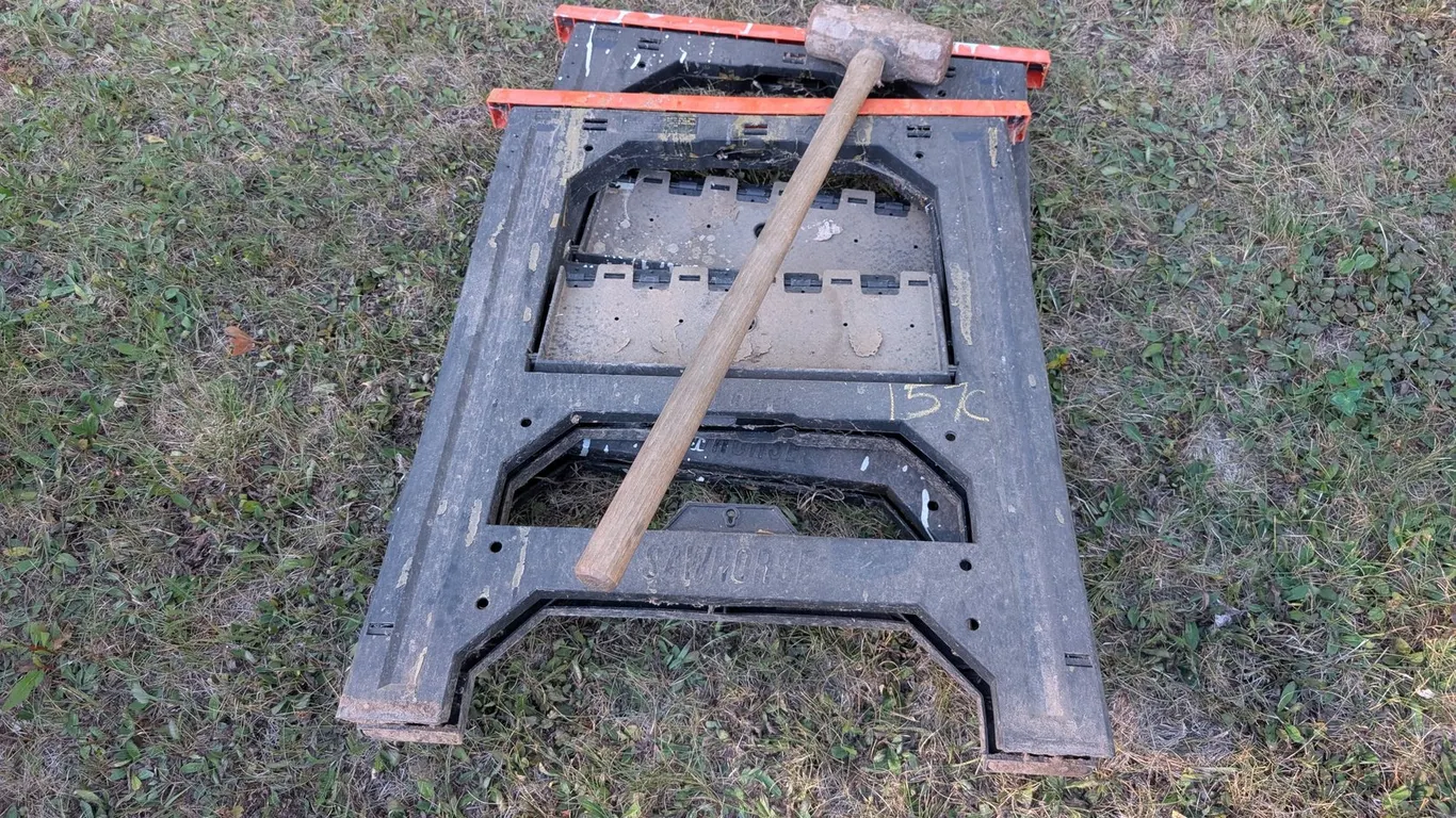 SLEDGEHAMMER/SAWHORSES