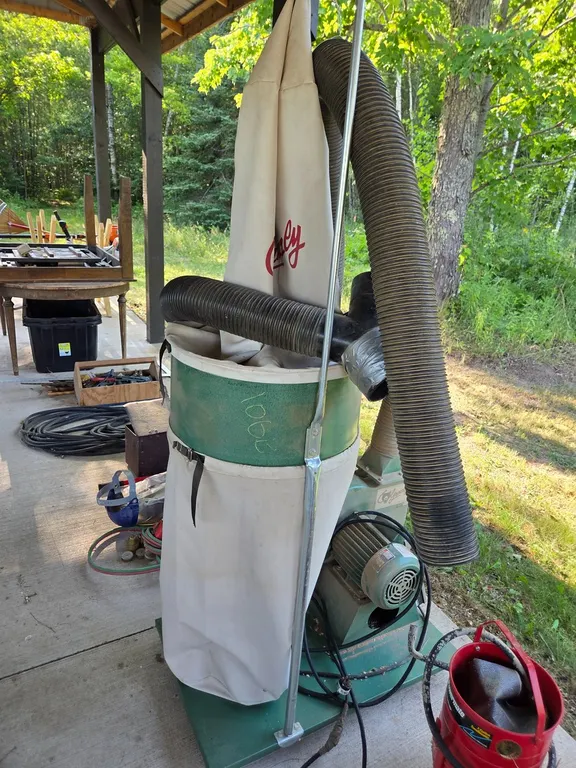GRIZZLY DUST COLLECTOR