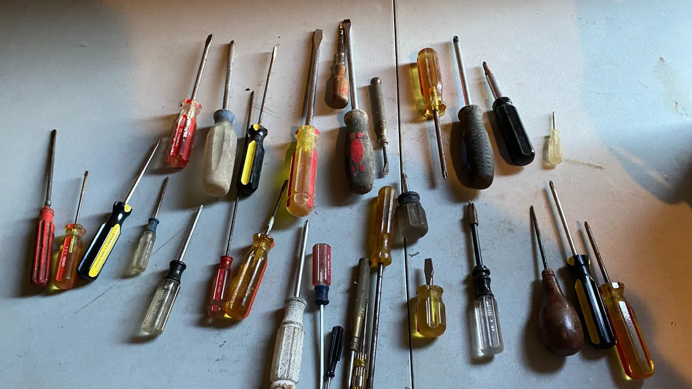 SCREWDRIVERS