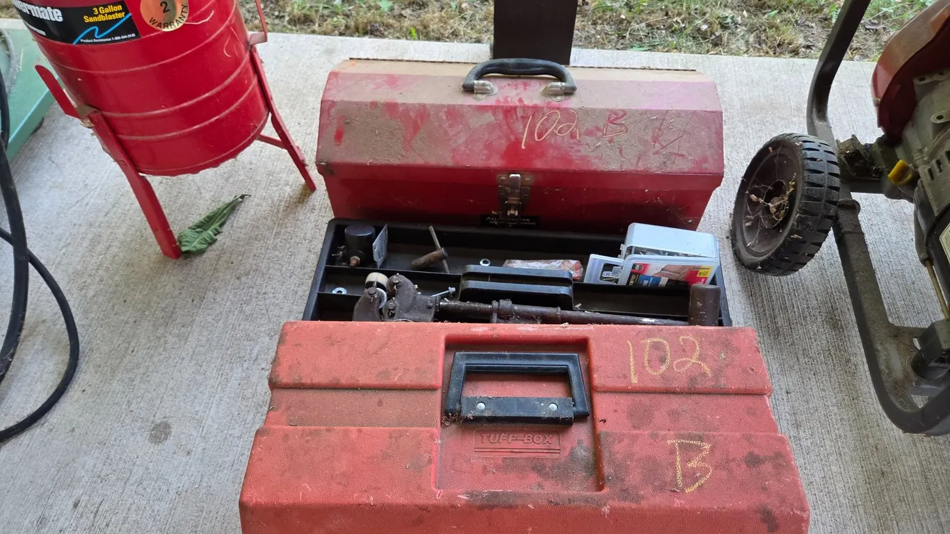 2 TOOLBOXES