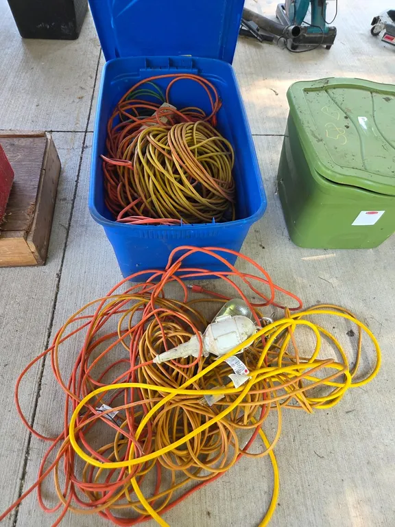 LARGE ASSORTMENT OF EXTENSION CORDS