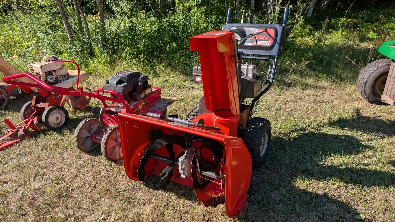 ARIENS 1027LE SNOWBLOWER