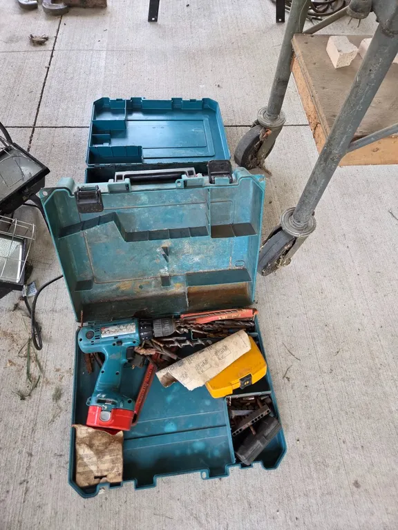 2 MAKITA CORDLESS DRILLS