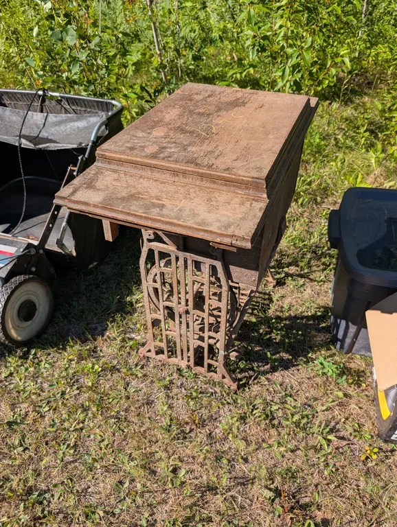 SEWING TABLE