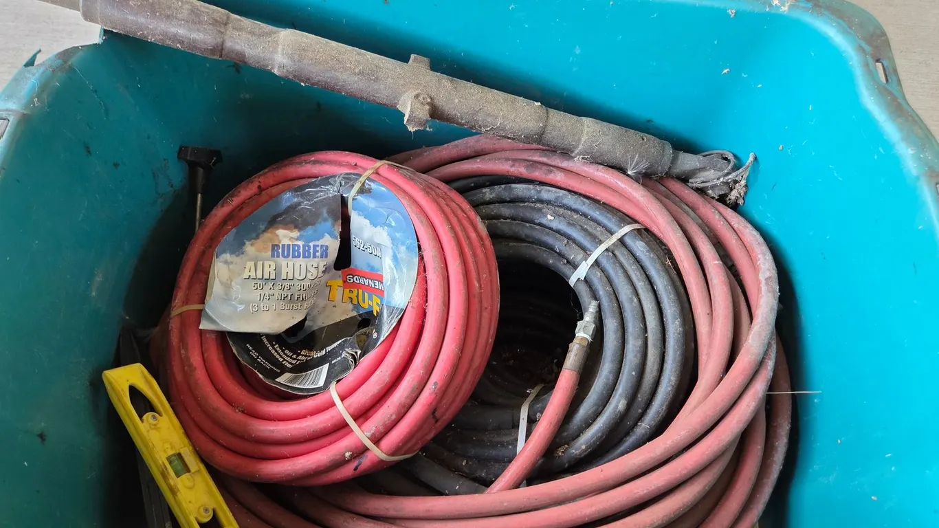 COIL NAILS, AIR HOSES