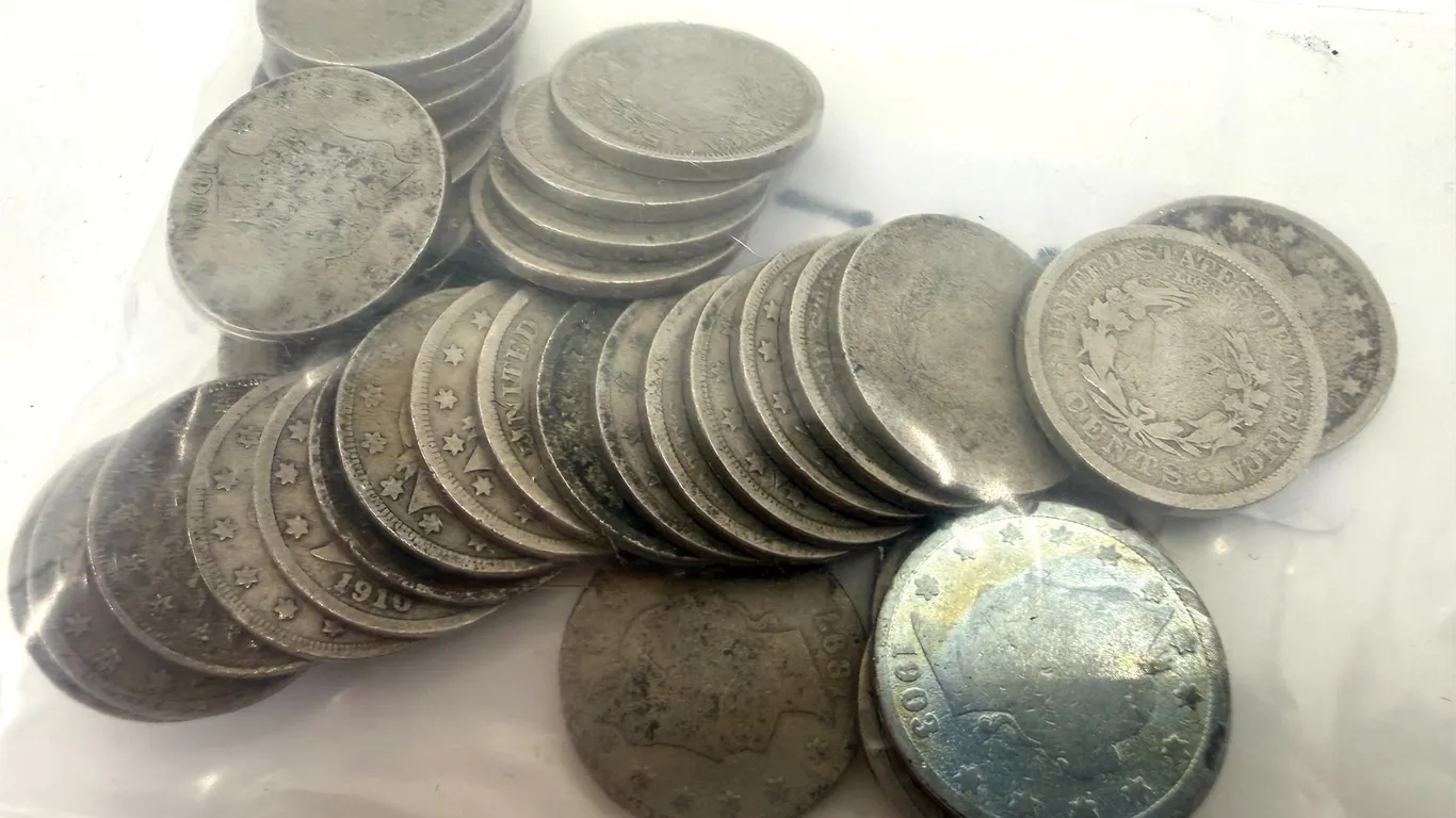 V NICKELS, MIXED DATES (37)