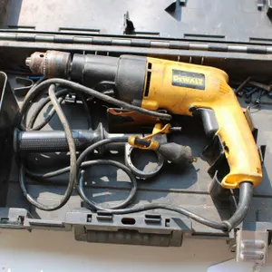Corded DeWalt DW505 1/2-Inch (13mm) VSR Hammer Drill