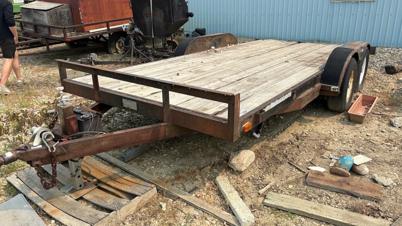 1991 RAINBOW TANDEM-AXLE FLATBED CAR HAULER / UTILITY TRAILER