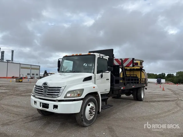 2009 Hino 268 4x2 Attenuator Truck