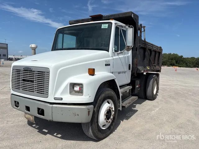 2002 Freightliner FL 70 4x2 S/A Dump Truck