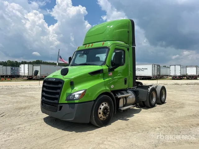 2021 Freightliner Cascadia 116 6x4 T/A Day Cab Truck Tractor