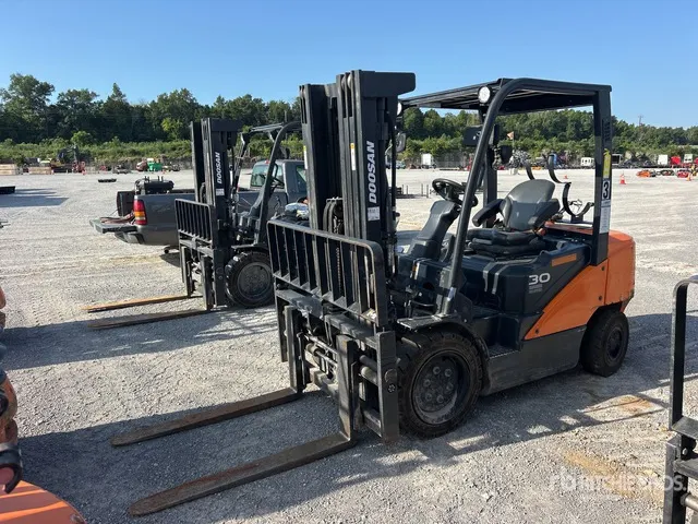 2019 Doosan G30N-7 5500 lb Pneumatic Tire Forklift