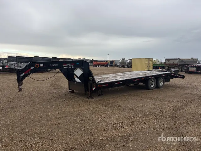 2006 PJ Trailers GN242 18 ft T/A Utility Trailer