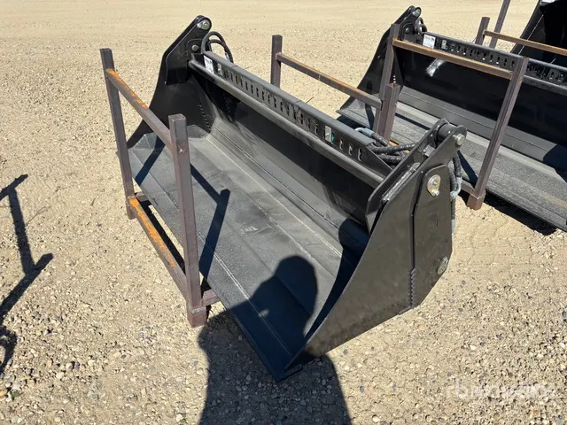 2026 GIYI GY-KH72 72 in Multi-Purpose Skid Steer Bucket (Unused)