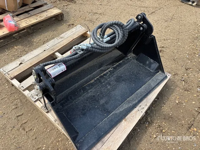 2026 GIYI GY-XKH39 39 in Multi-Purpose Mini Skid Steer Bucket (Unused)