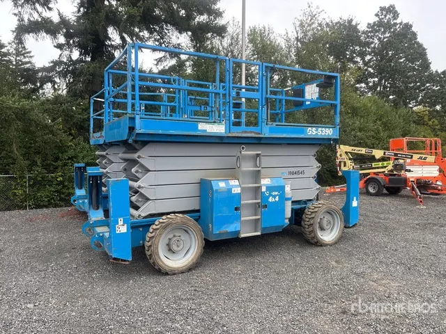 2012 Genie GS-5390 4x4 Dual Fuel Scissor Lift