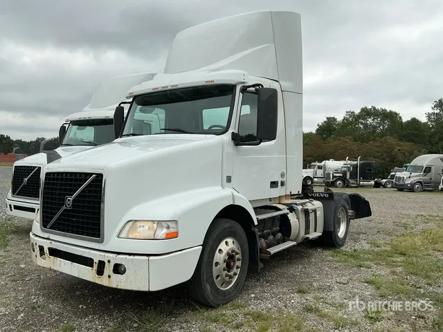 2016 Volvo VNM 6x4 T/A Day Cab Truck Tractor