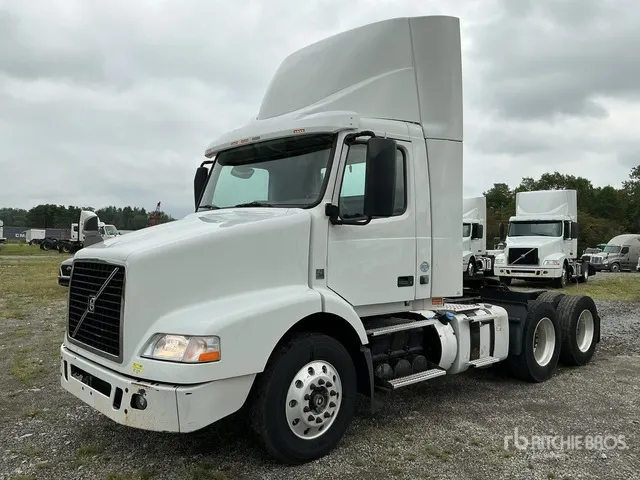 2016 Volvo VNM 6x4 T/A Day Cab Truck Tractor