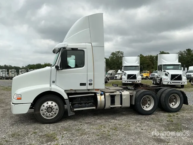 2016 Volvo VNM 6x4 T/A Day Cab Truck Tractor
