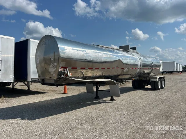 1990 Brenner MC3070 6500 gal T/A Tanker Trailer