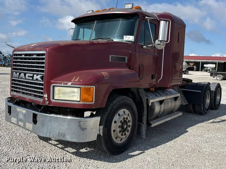 1994 Mack CH613 semi truck