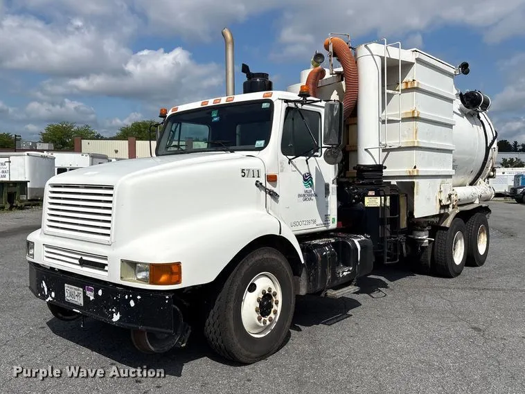 1999 International 2674 vacuum truck