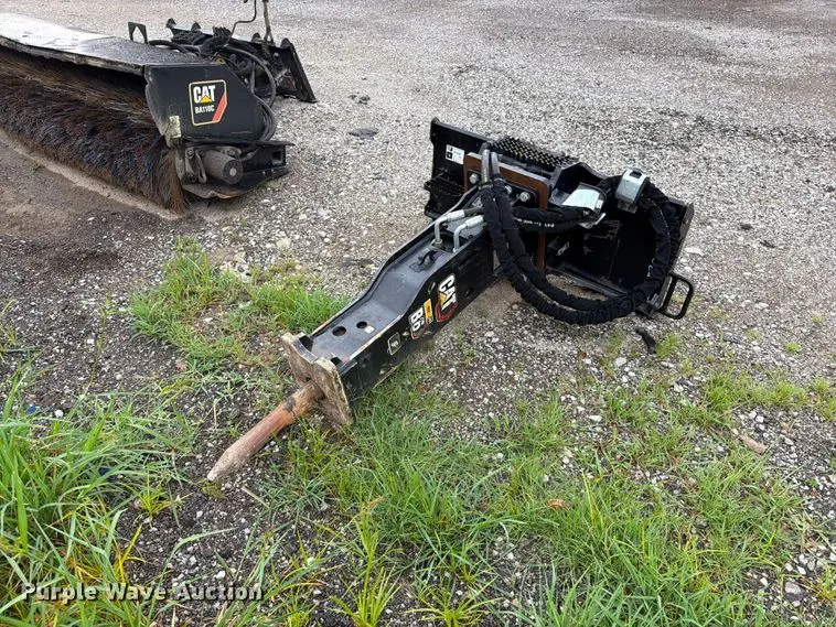 2023 Caterpillar B6 skid steer breaker