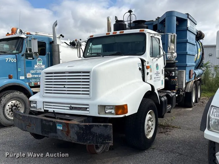 2000 International 2674 vacuum truck
