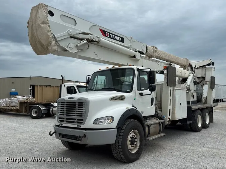 2014 Freightliner Business Class M2 bucket truck