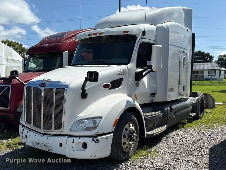 2015 Peterbilt 579 semi truck