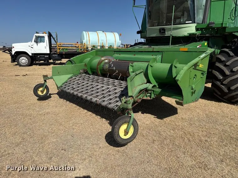 John Deere 212 pickup head