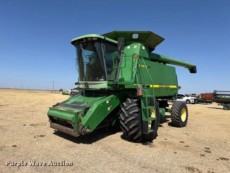 1998 John Deere 9610 combine