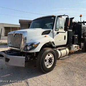 2013 International 7400 oil distributor truck