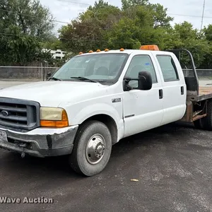 2000 Ford F350 Super Duty Crew Cab flatbed pickup truck