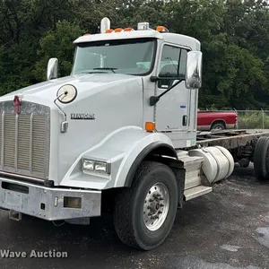 2010 Kenworth T800 truck cab and chassis