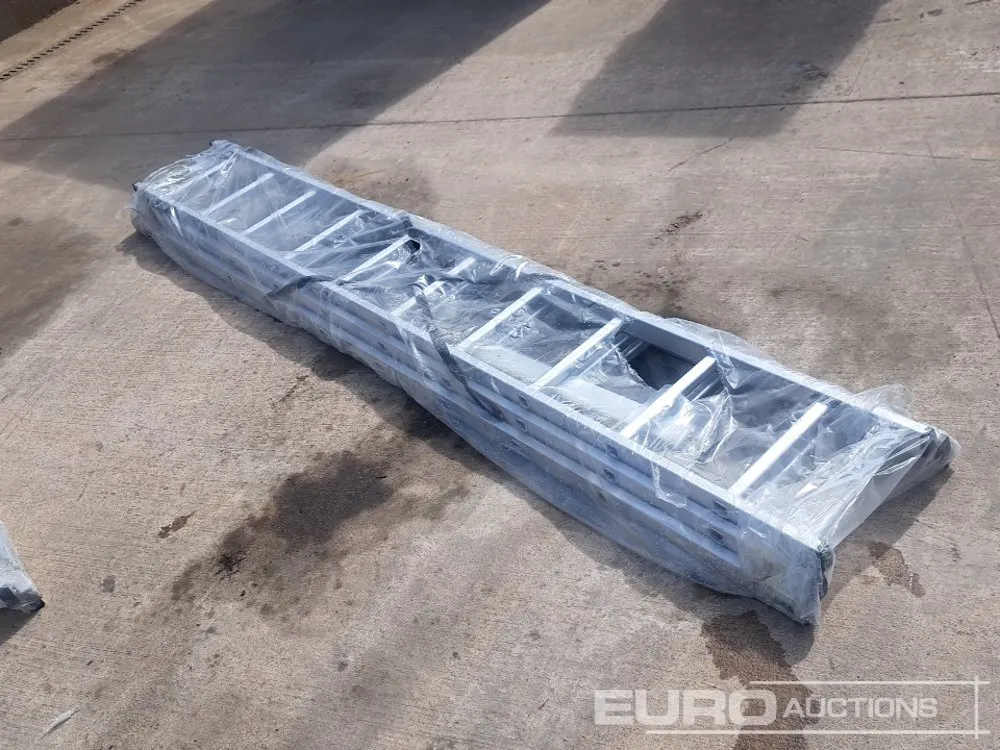 Unused 30 Tread Triple Extension Ladder