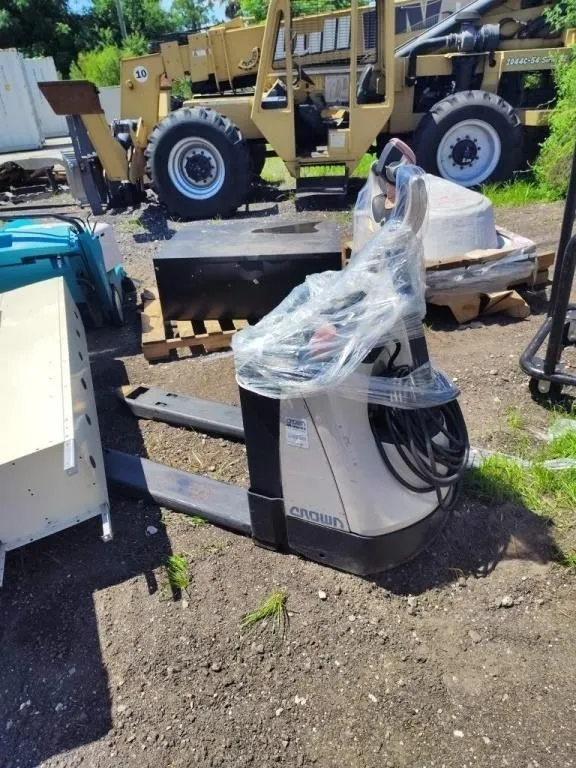 CROWN ELECTRIC PALLET JACK