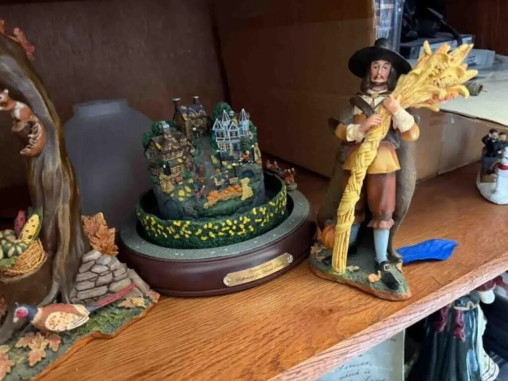 Holiday decoration items