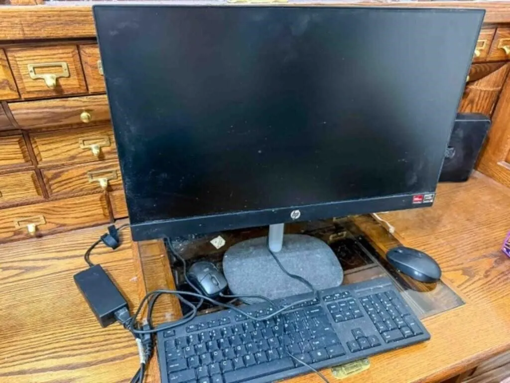 HP monitor, keyboard and mice