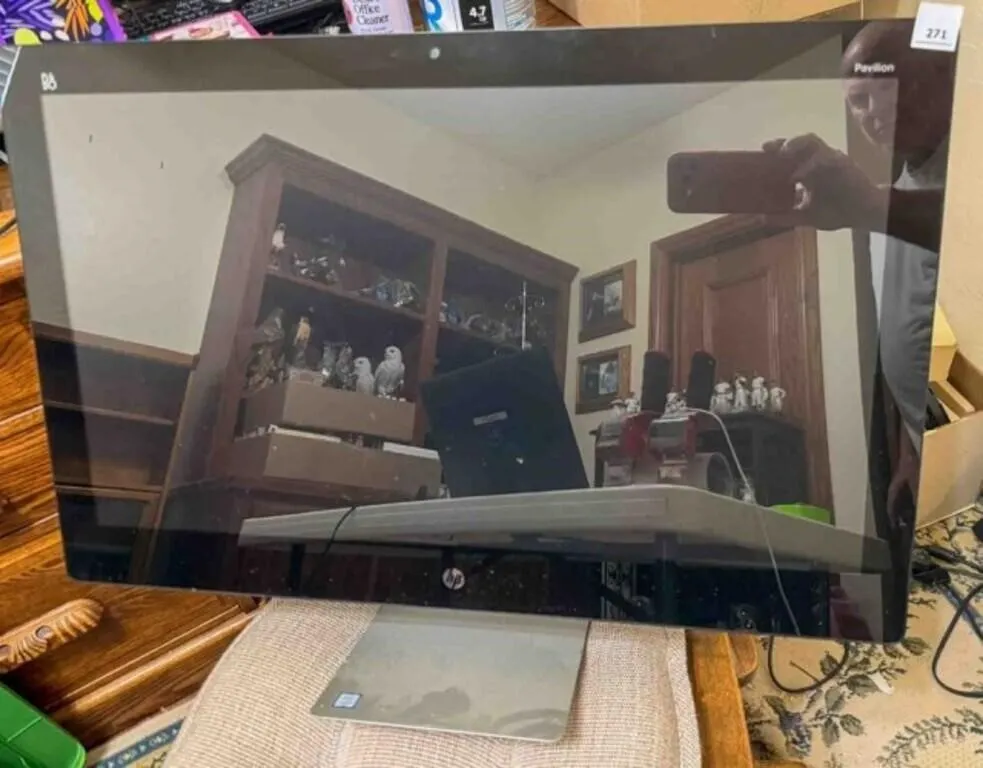 Pavilion HP 26" monitor, no cords