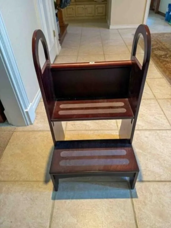 very nice 2-step stool