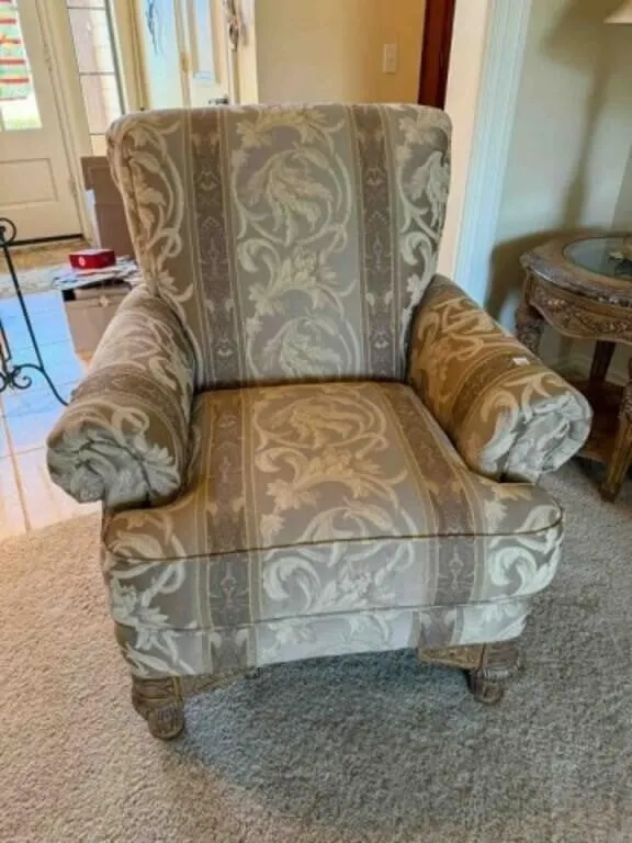 Tan sitting chair, seat is 21" wide, very clean