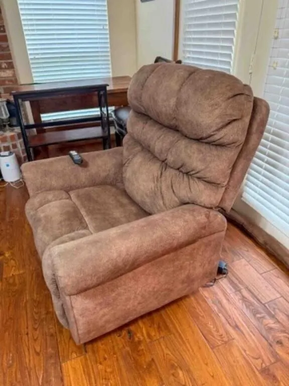 Brown electric recliner, works fine, very clean