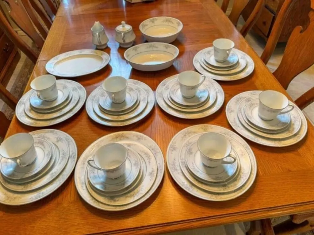 Legendary by Noritake China set (8-place setting)