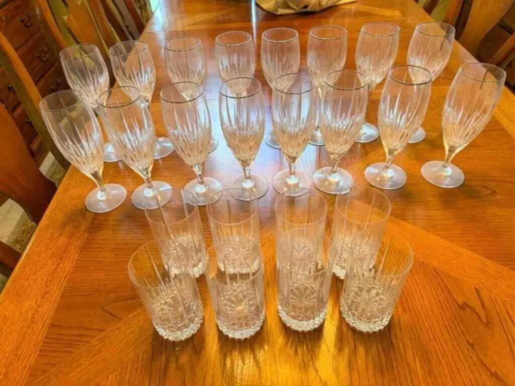 Glasses 8 clear water; 8-tea; 8-wine