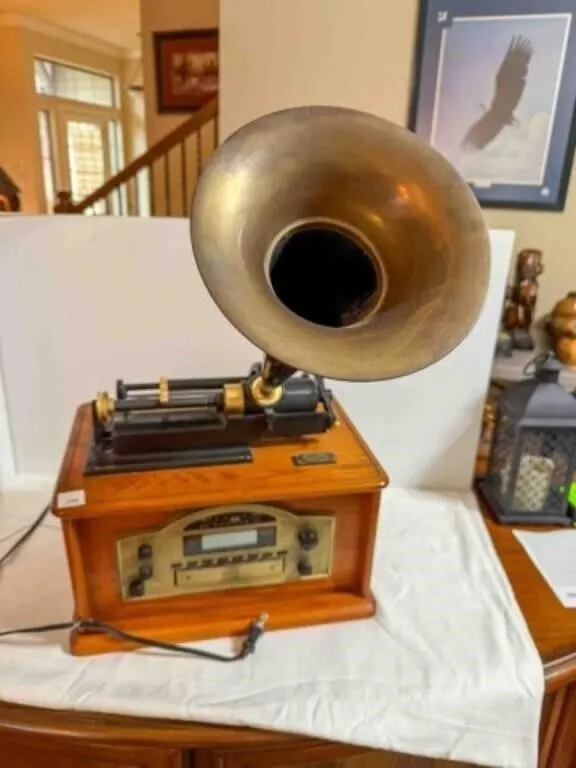 Sprit of St. Louis radio, Disc player, 110vt