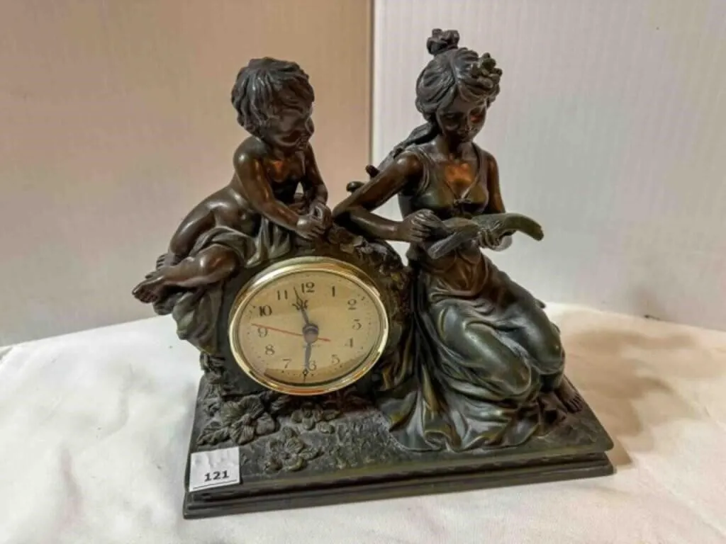 1980's Juliana quartz mantle clock w/bronze